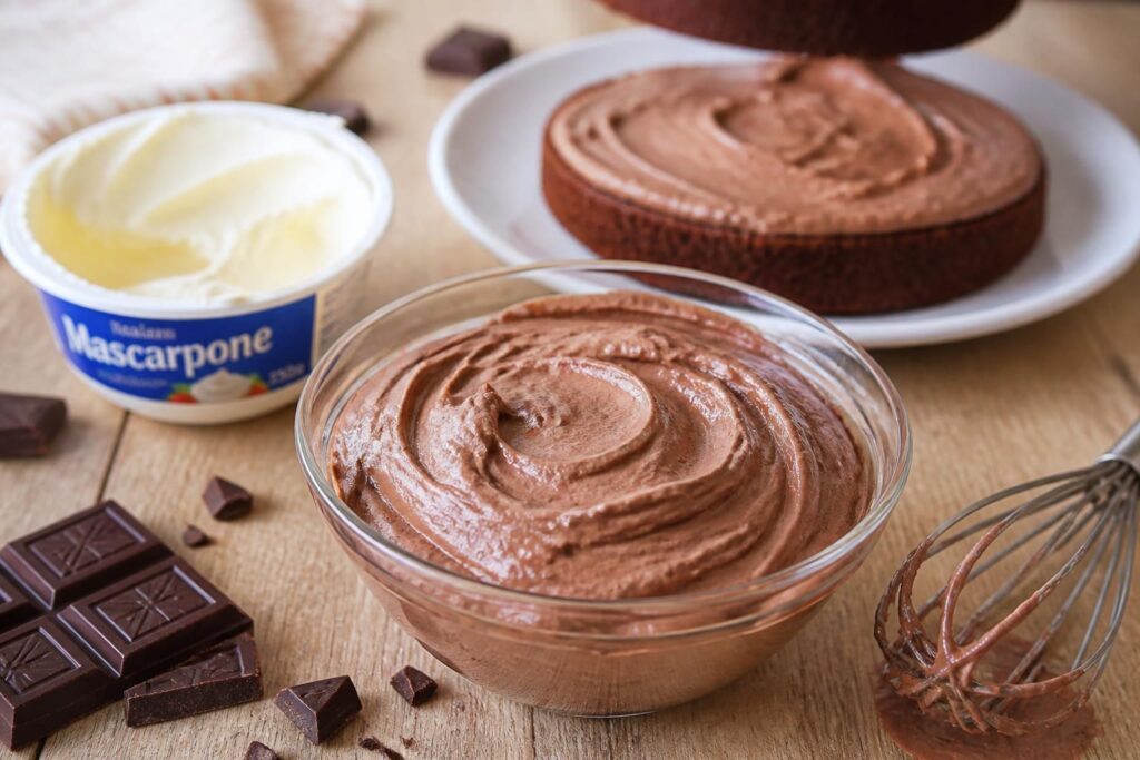 découvrez notre recette facile de crème mascarpone au chocolat, parfaite pour sublimer vos gâteaux avec une touche gourmande et onctueuse.